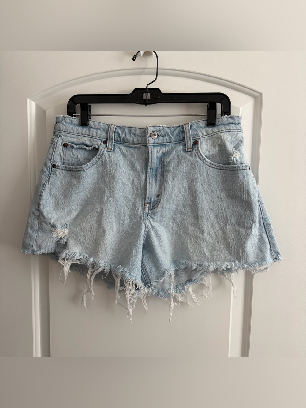 Abercrombie & Fitch The A-Line Short Mid Rise Light Wash
